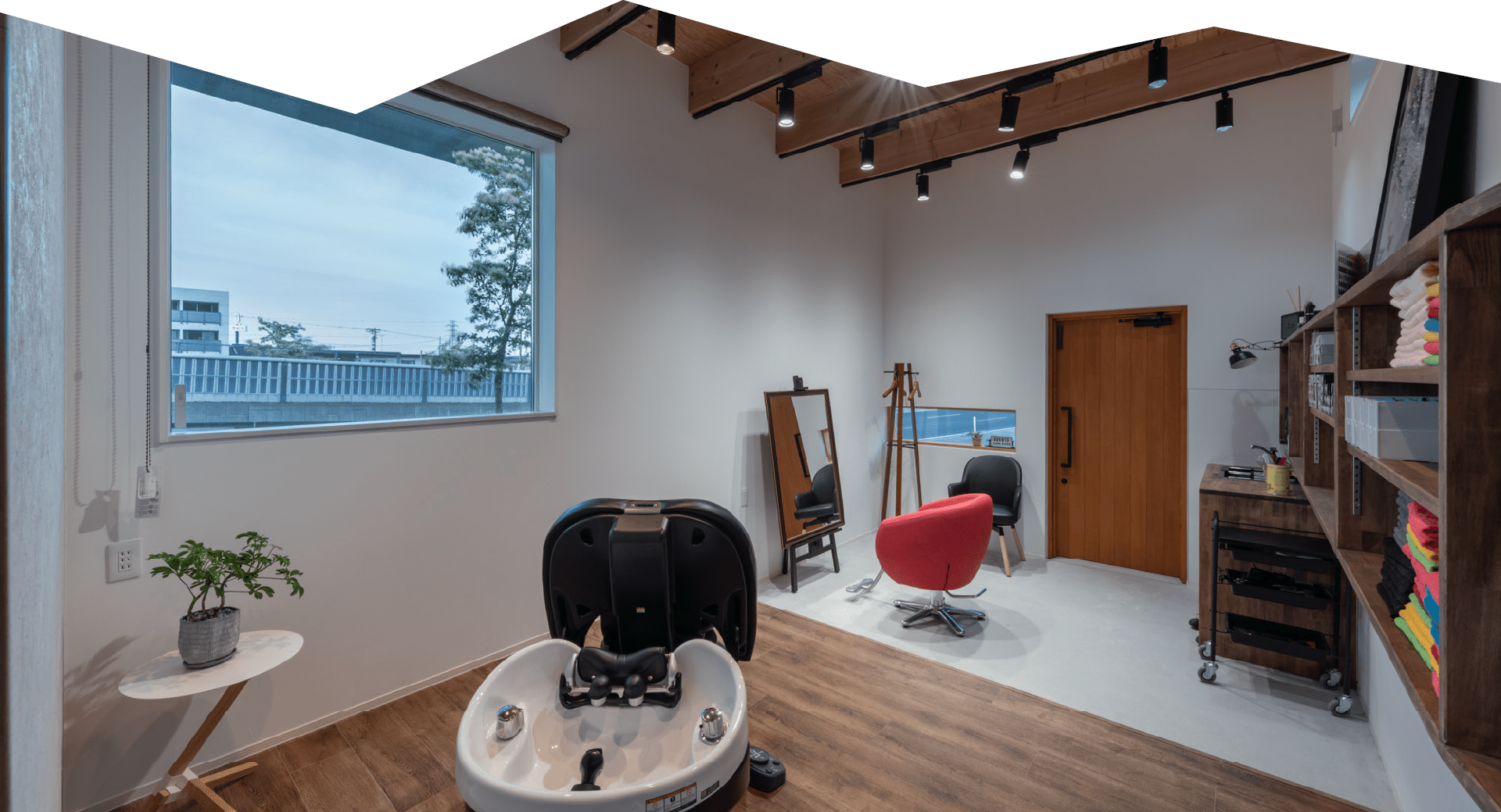 BEAUTY SALON INTERIOR